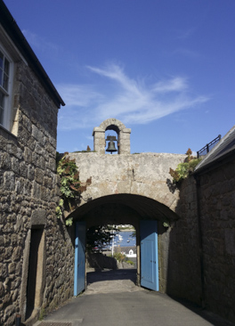 Walking from Star Castle to Hugh Town